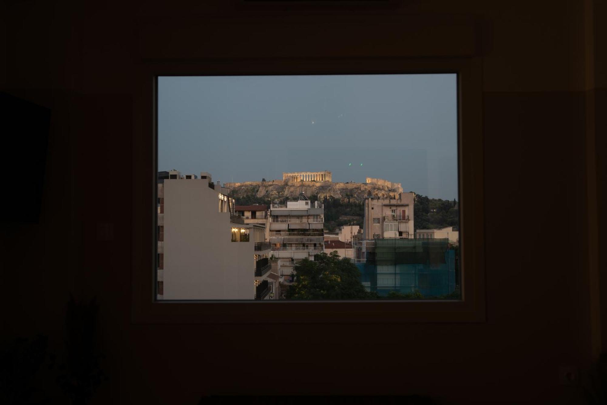 Apartamento Stunning Acropolis View - 500M Metro - At Historical Center Atenas Exterior foto