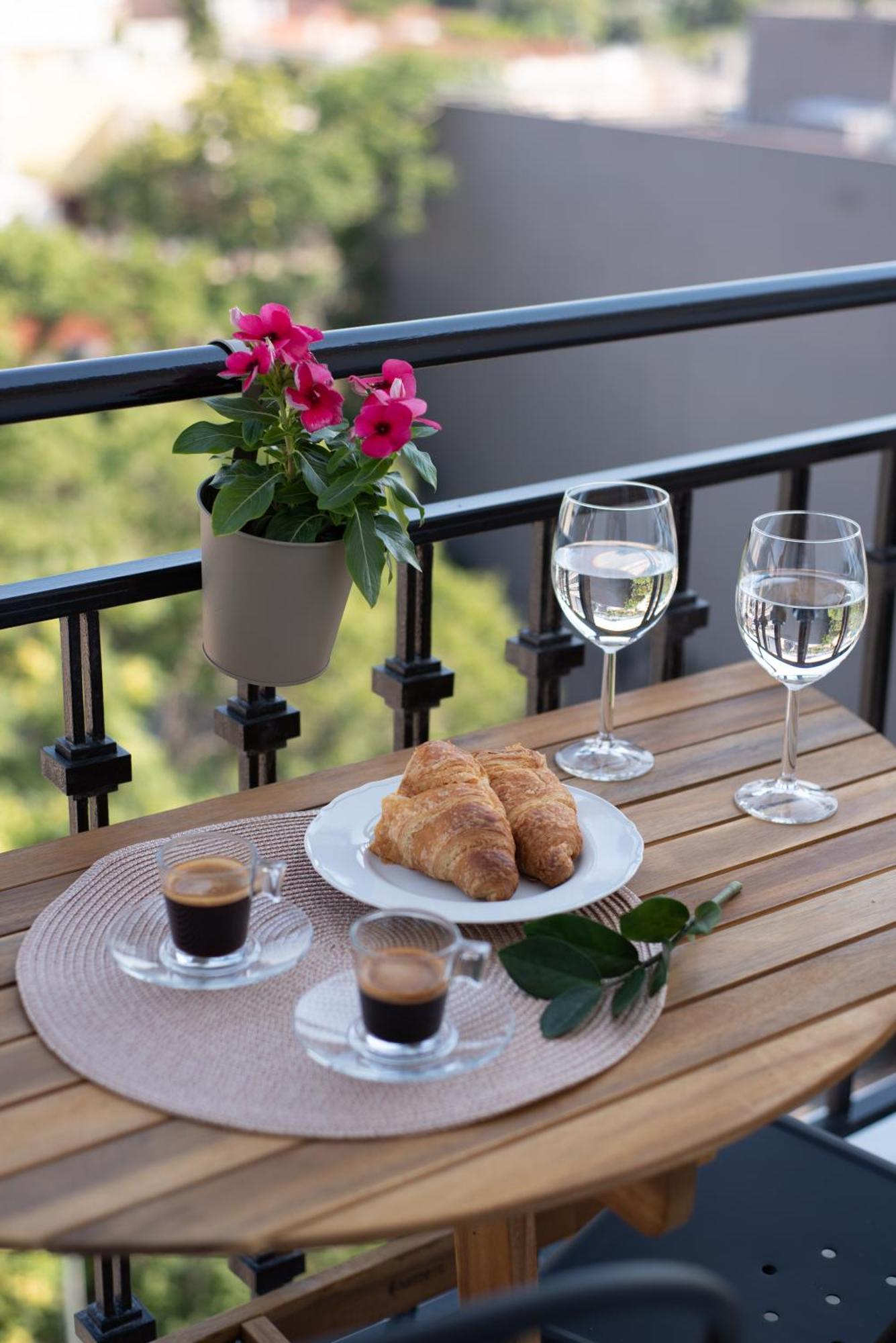 Apartamento Stunning Acropolis View - 500M Metro - At Historical Center Atenas Exterior foto