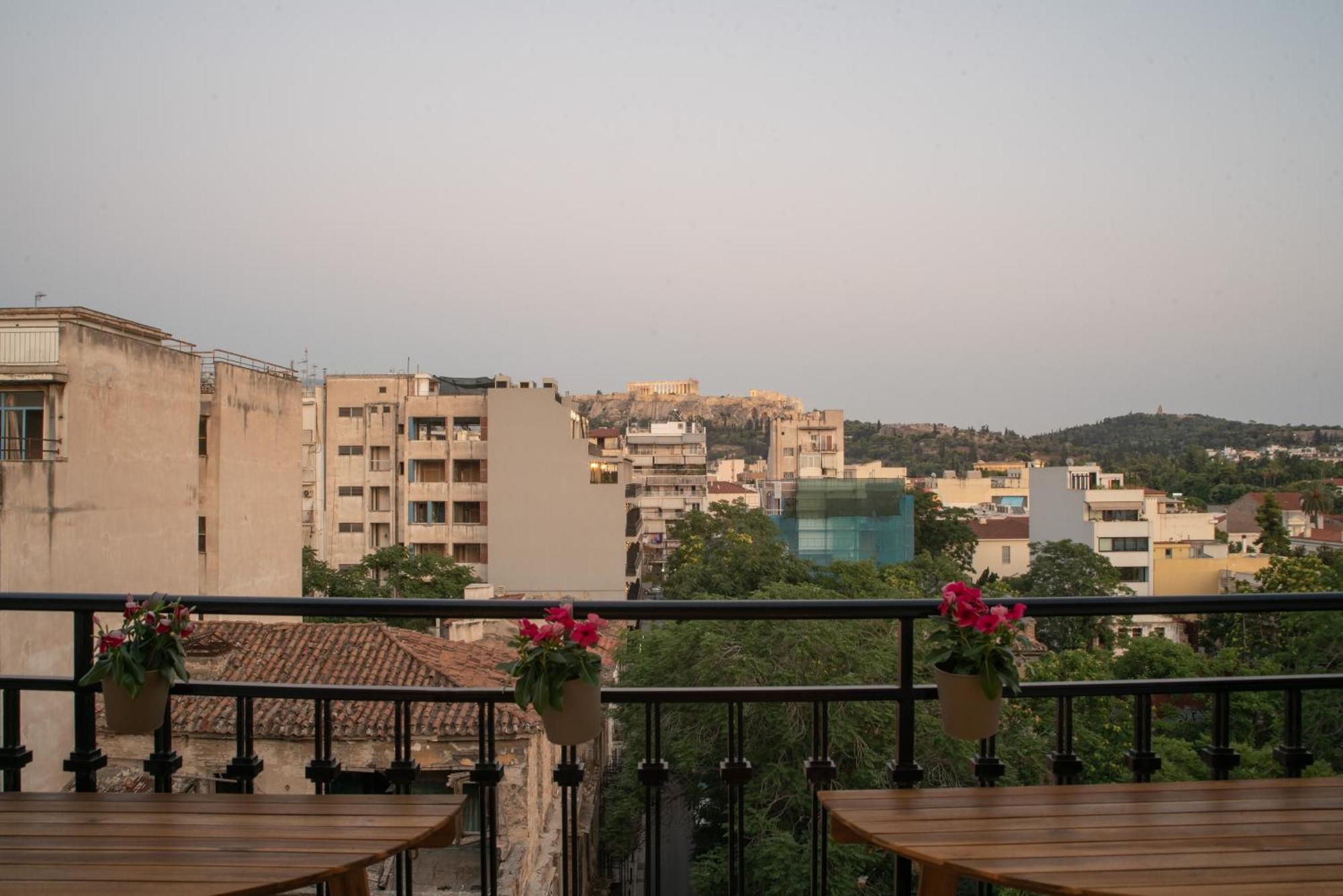 Apartamento Stunning Acropolis View - 500M Metro - At Historical Center Atenas Exterior foto
