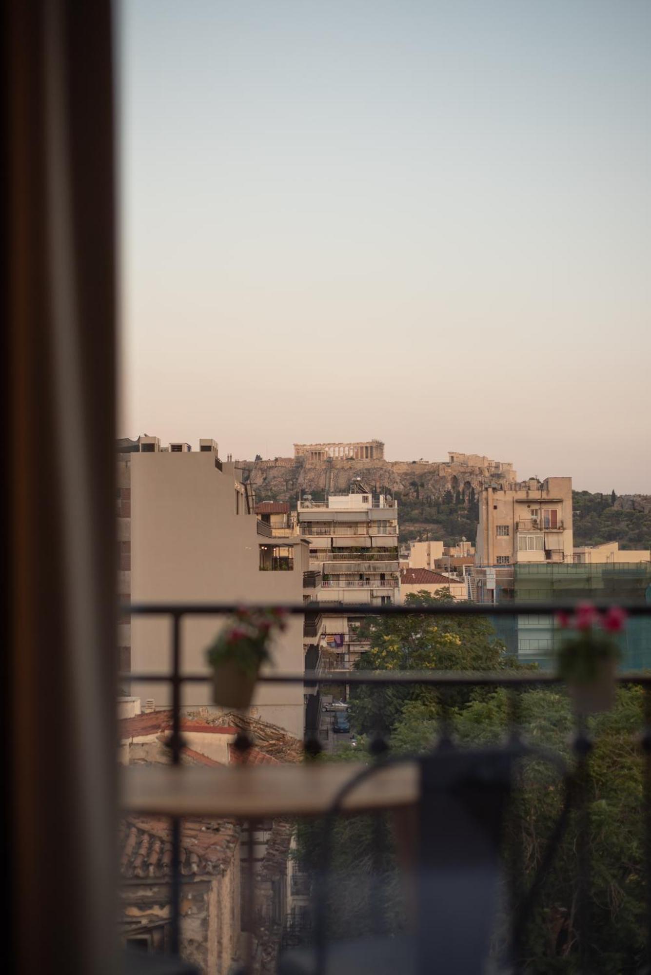 Apartamento Stunning Acropolis View - 500M Metro - At Historical Center Atenas Exterior foto
